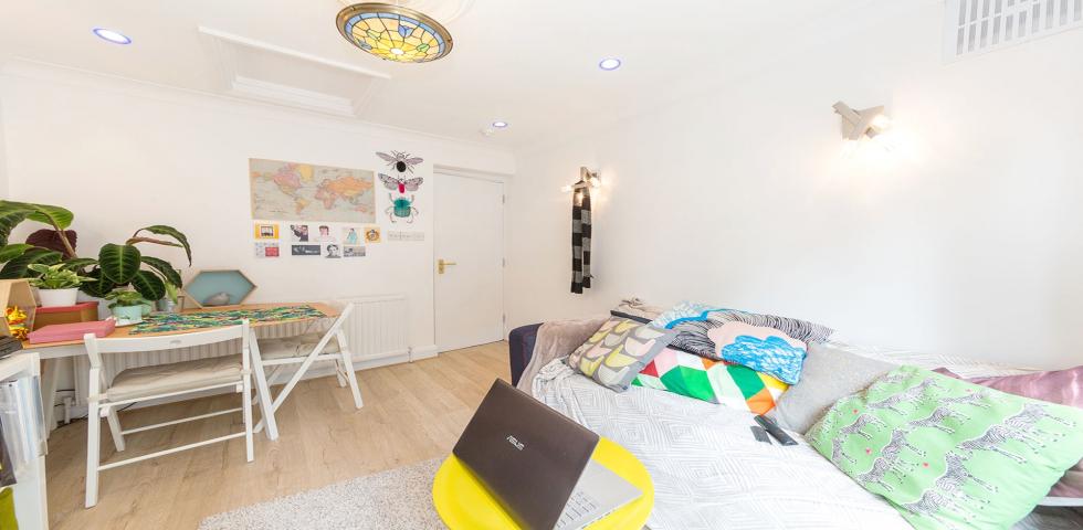 			1 Bedroom, 1 bath, 1 reception Flat			 Grosvenor Gardens, , WILLESDEN GREEN